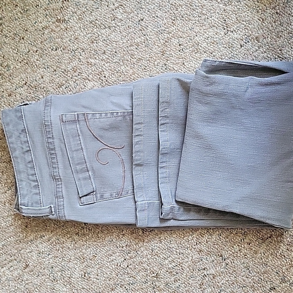Two Pairs Of Chico Jeans - Picture 6 of 9